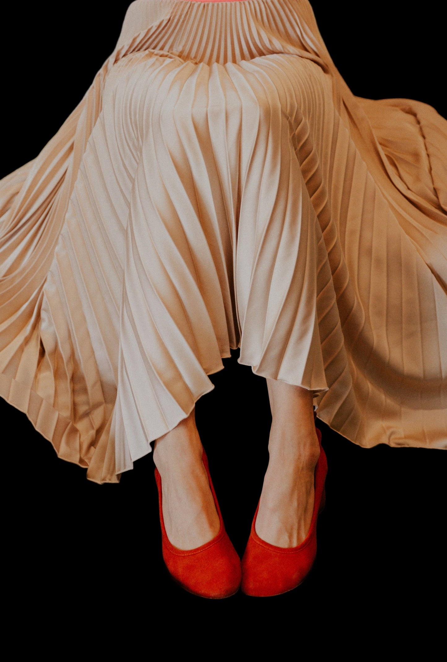 CLASSIC SATIN MIDI SKIRT IN TAUPE