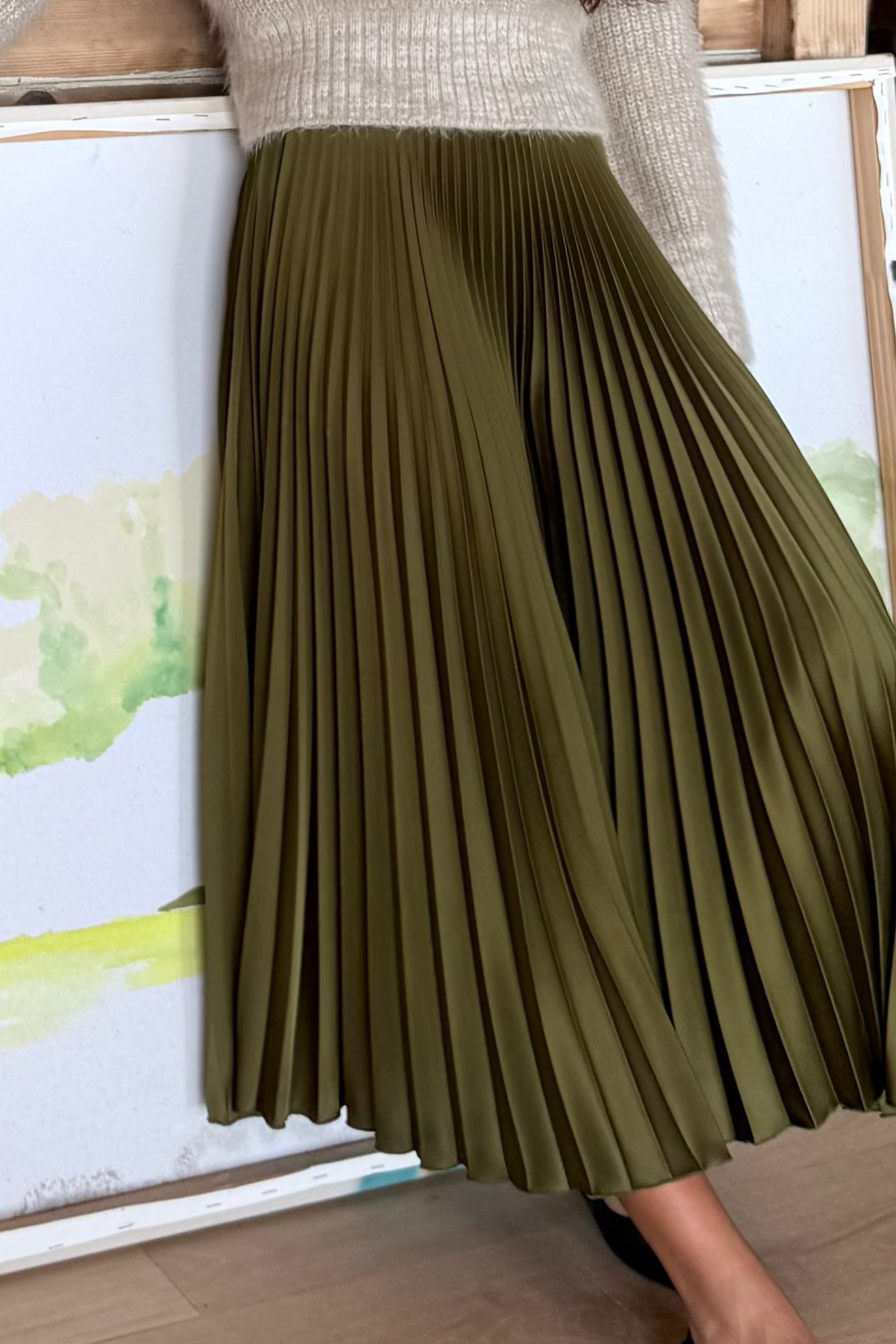 CLASSIC SATIN SKIRT IN OLIVE