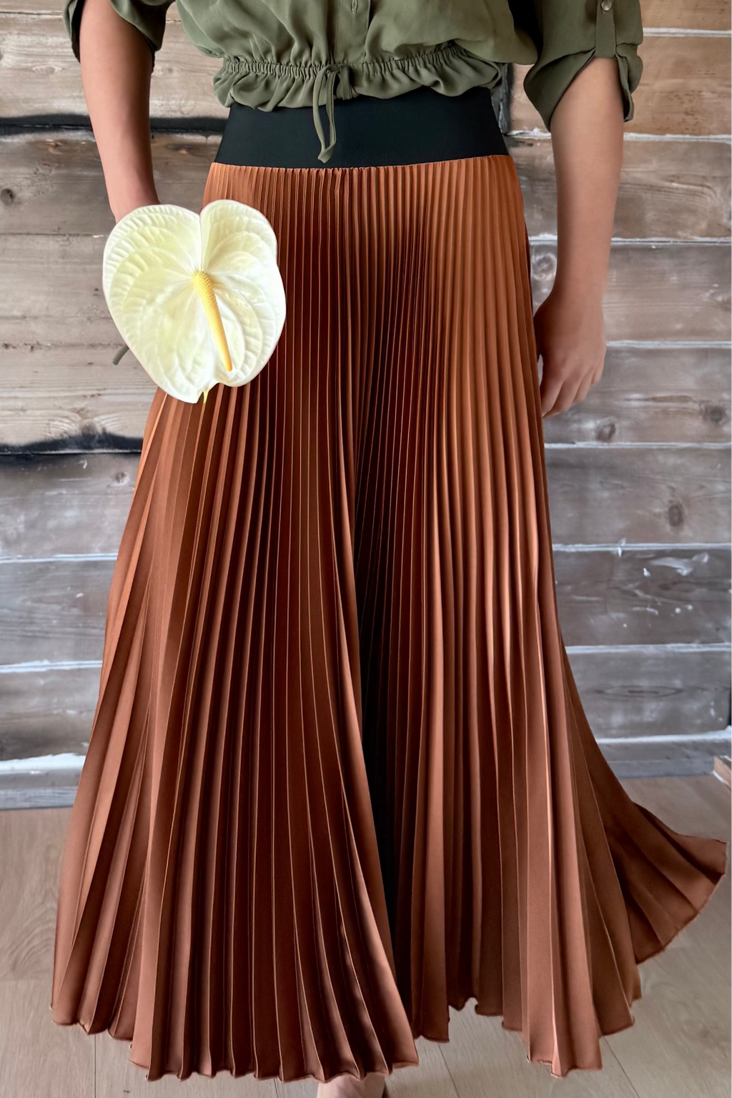 CLASSIC SATIN SKIRT IN CHESTNUT
