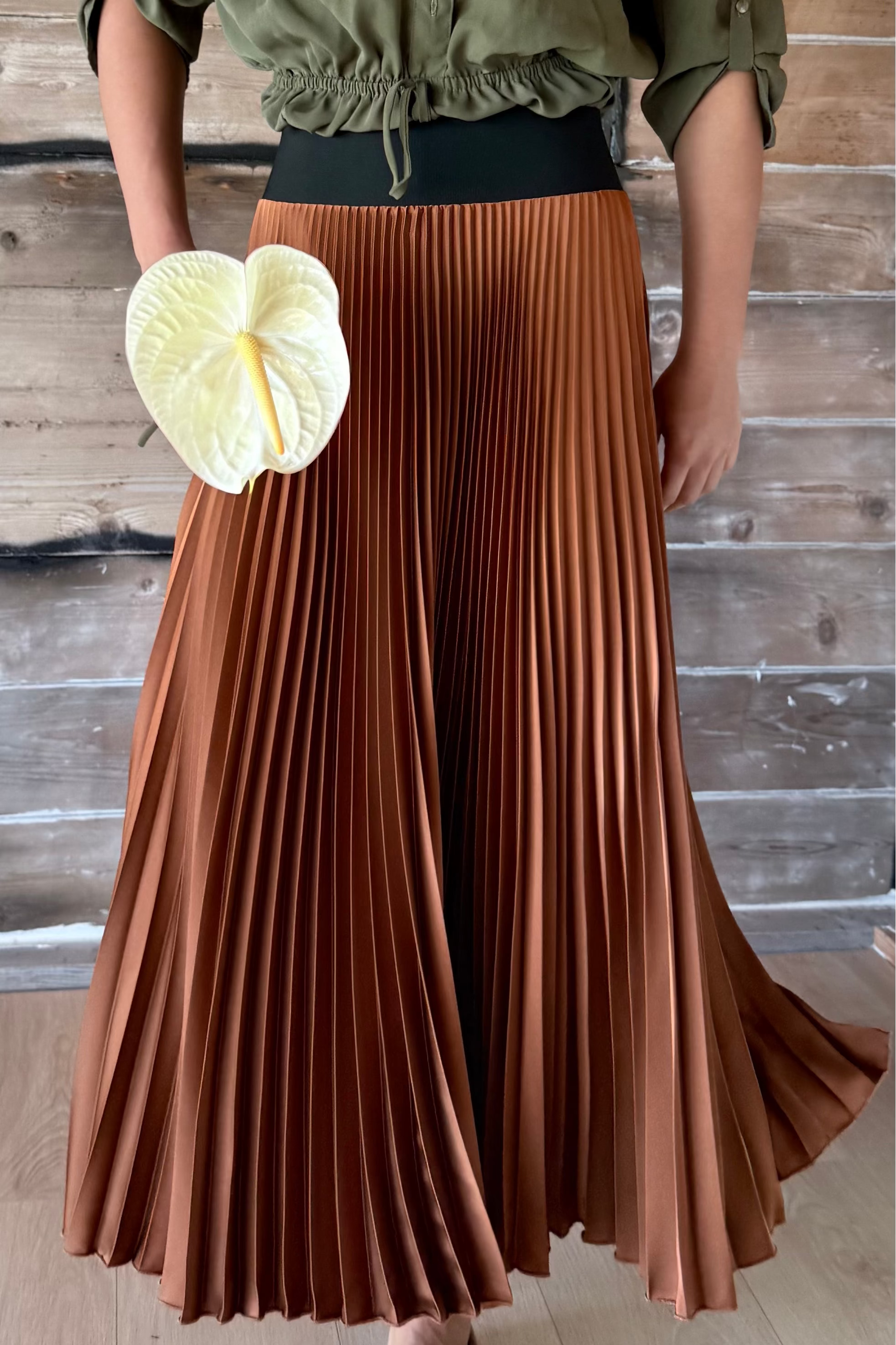 CLASSIC SATIN SKIRT IN CHESTNUT
