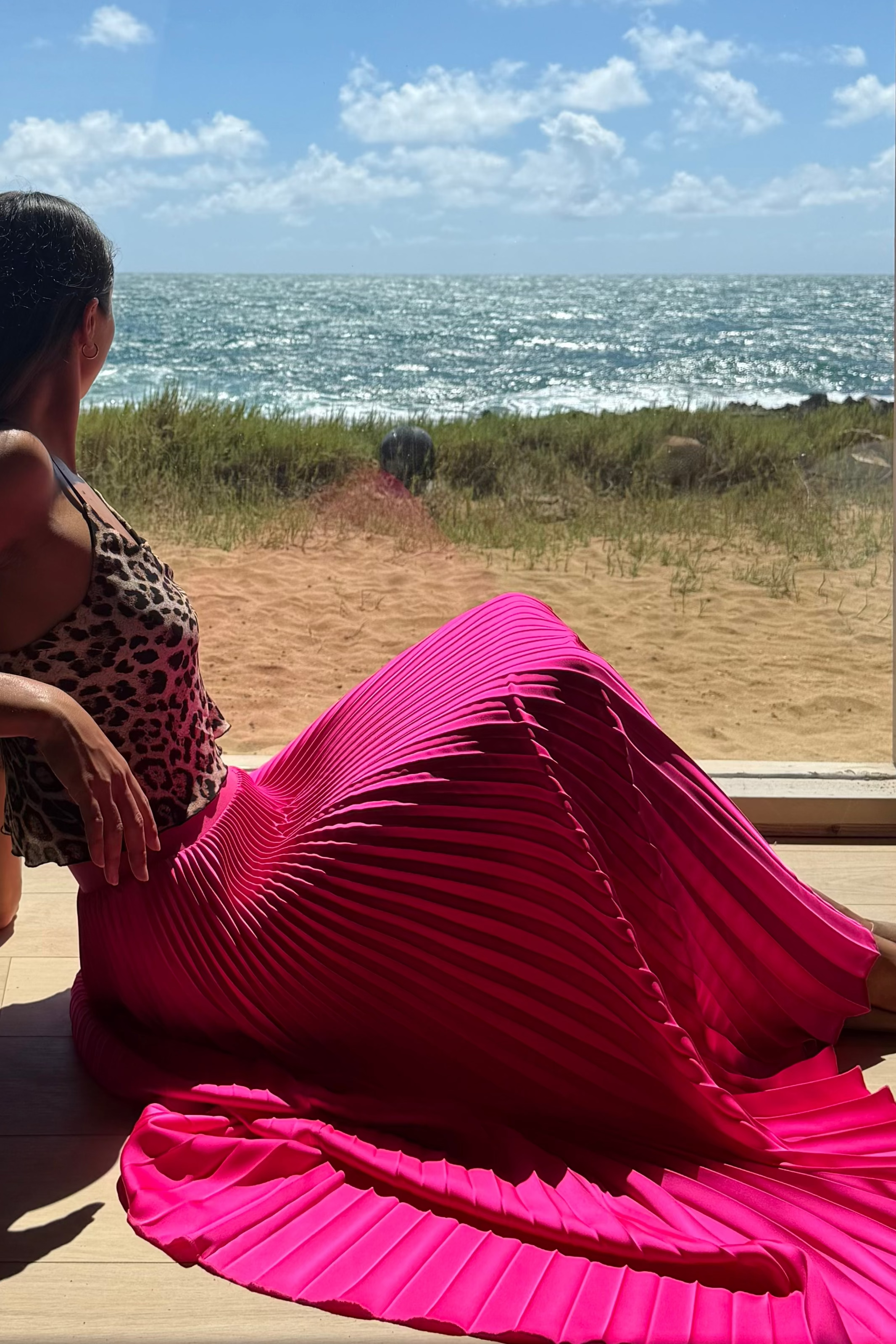 CLASSIC PLEATED SATIN IN HOTPINK
