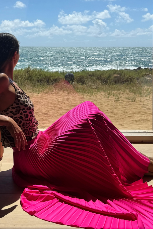 CLASSIC PLEATED SATIN IN HOTPINK