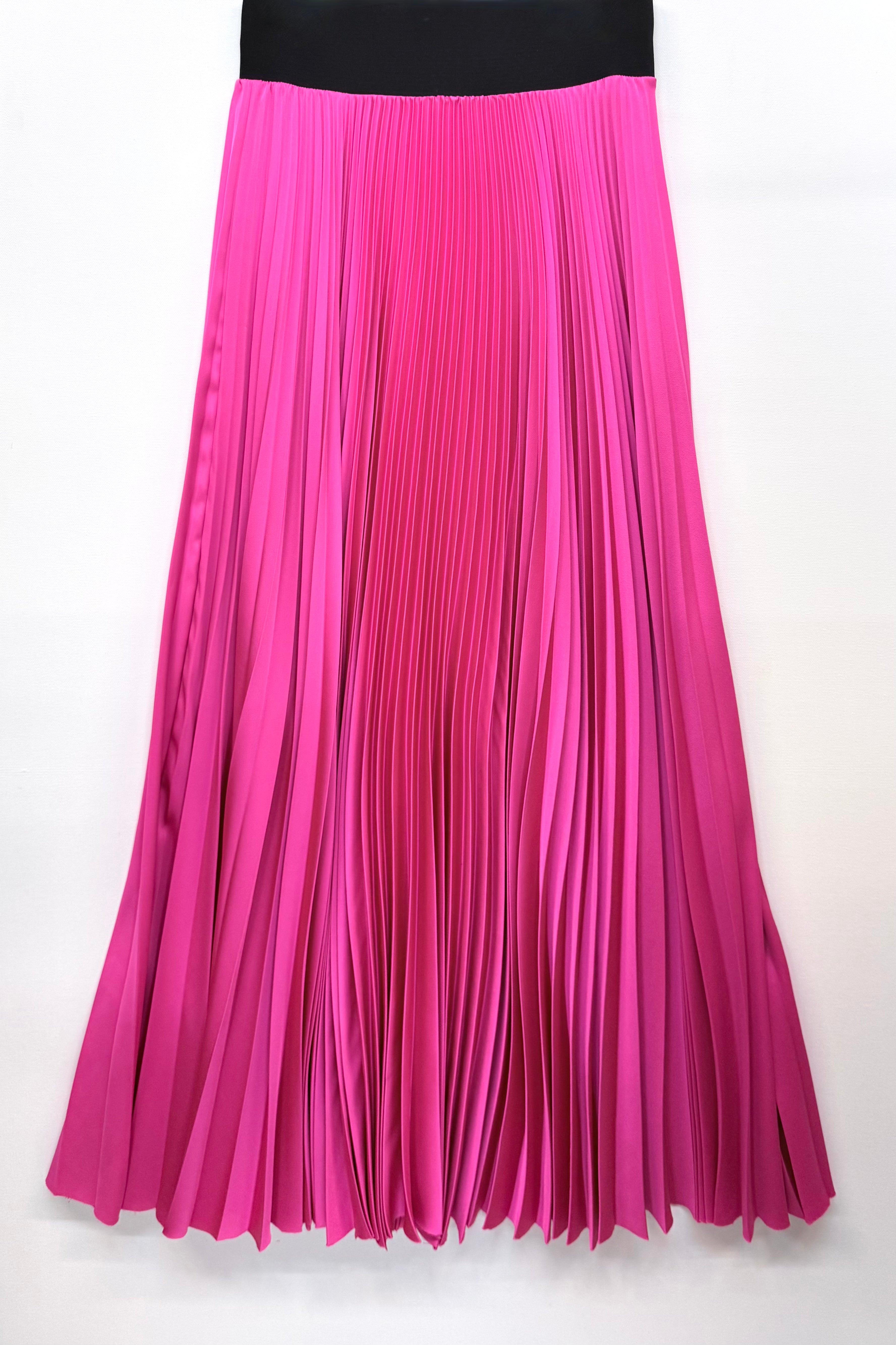 CLASSIC PLEATED SATIN IN HOTPINK
