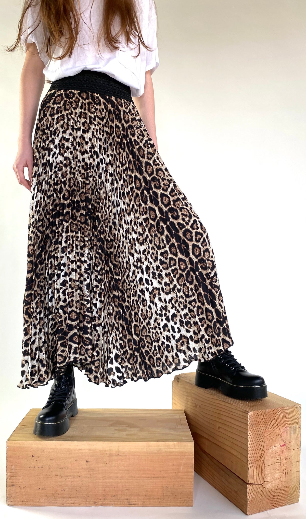 PLEATED LEO PRINT SKIRT