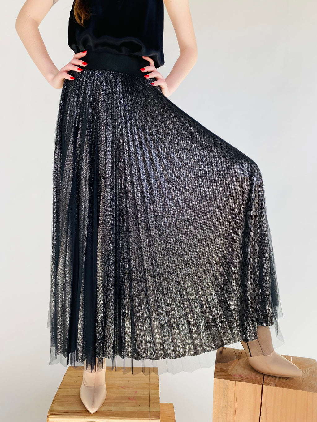 METALLIC PLEAT SKIRT SILVER WITH MESH OVERLAY