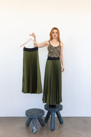 SATIN SKIRT MIDI IN FOREST GREEN